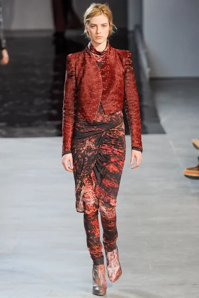 Look 15